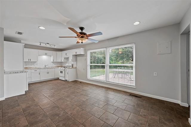 Building Photo - 6209 Shadydell Dr