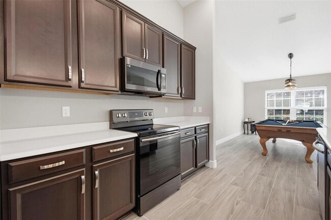 Building Photo - 8 Creek Ct