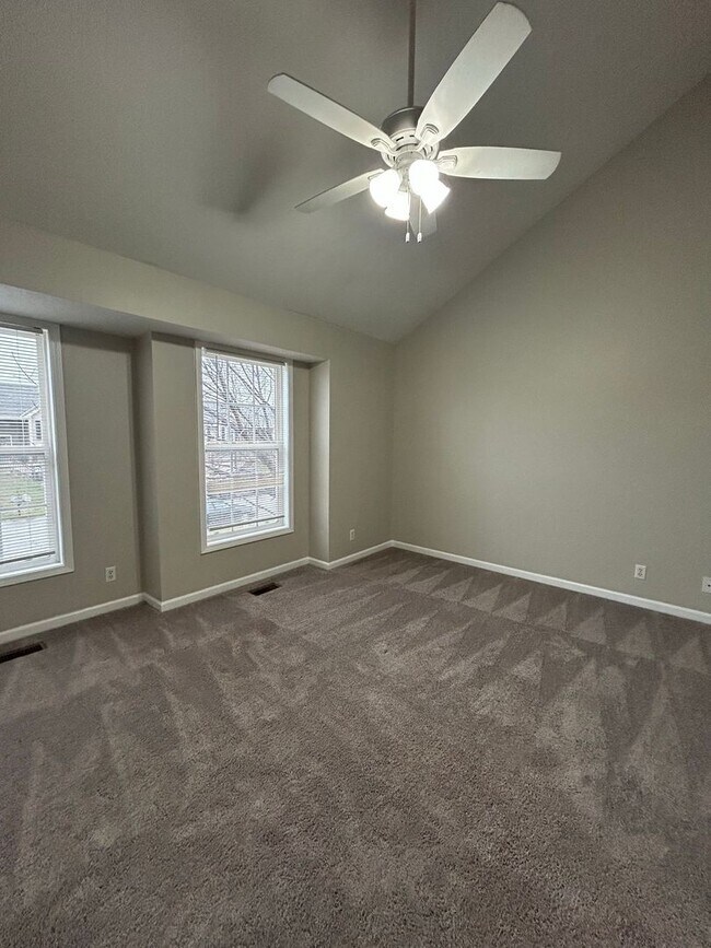 Building Photo - 3-Bedroom Duplex with Open Living Area & Private Owner’s Suite