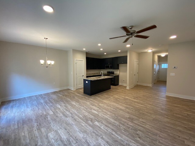 Building Photo - 917 Hillman Ln