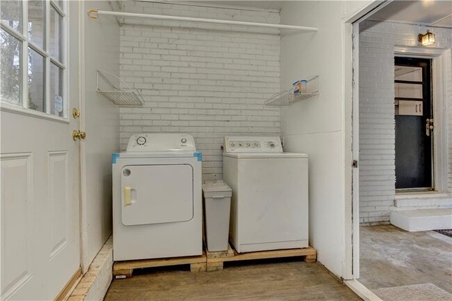 Building Photo - 465 Windsor Parkway