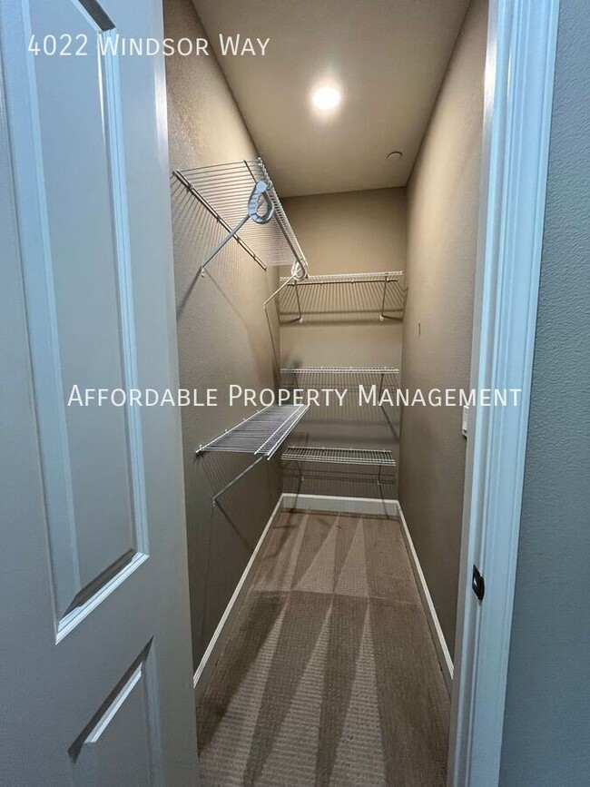 Building Photo - 4022 Windsor Wy