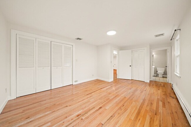 Building Photo - 11 Suban Pl
