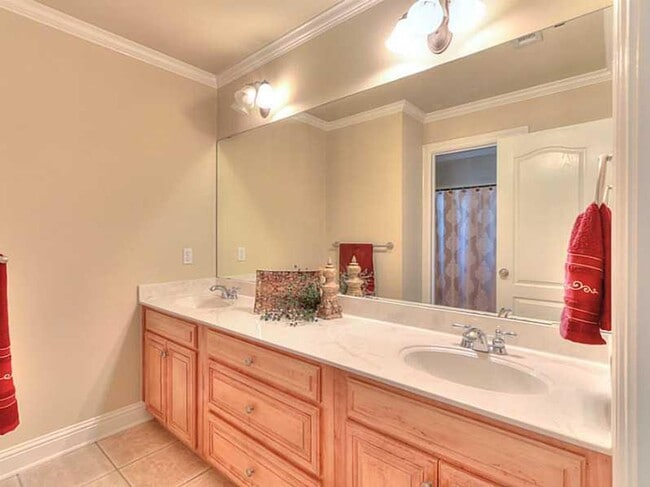 Building Photo - 5012 Tensas Dr