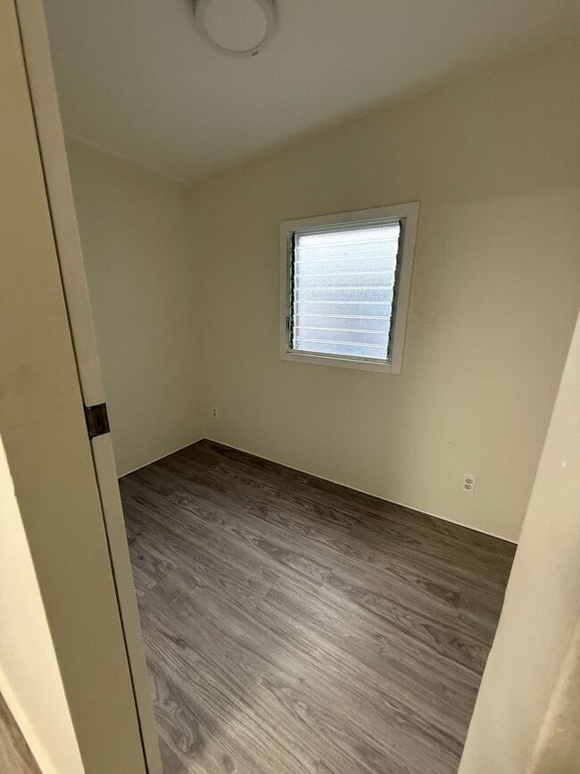 Building Photo - KU.603B