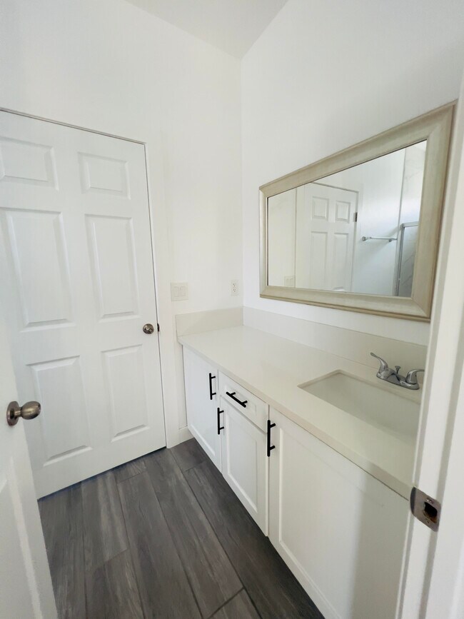 SHARED BATHROOM - 3928 S Normandie Ave