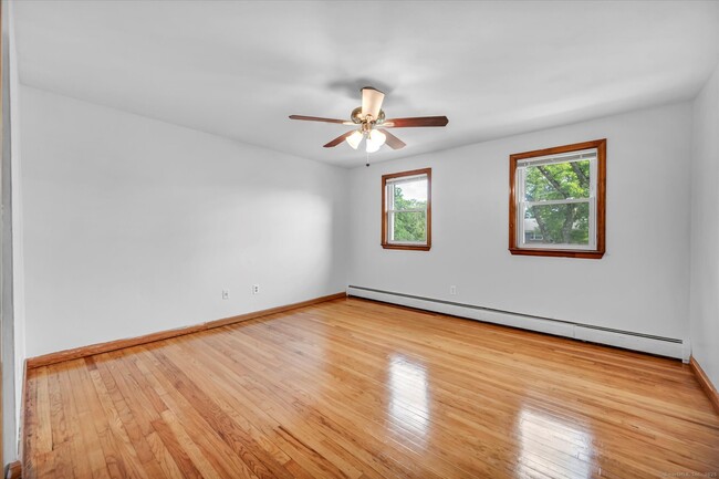 Building Photo - 26 Colonial Dr