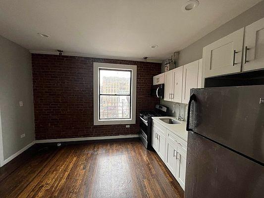 Building Photo - 3 bedroom in BRONX NY 10468