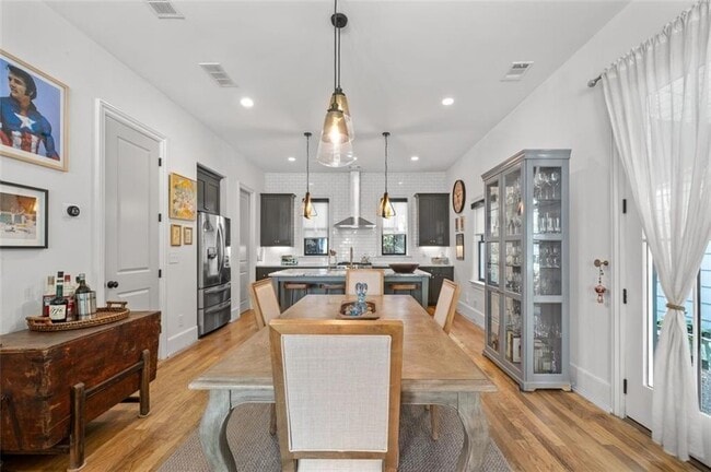 Building Photo - 518 Bismark Rd NE