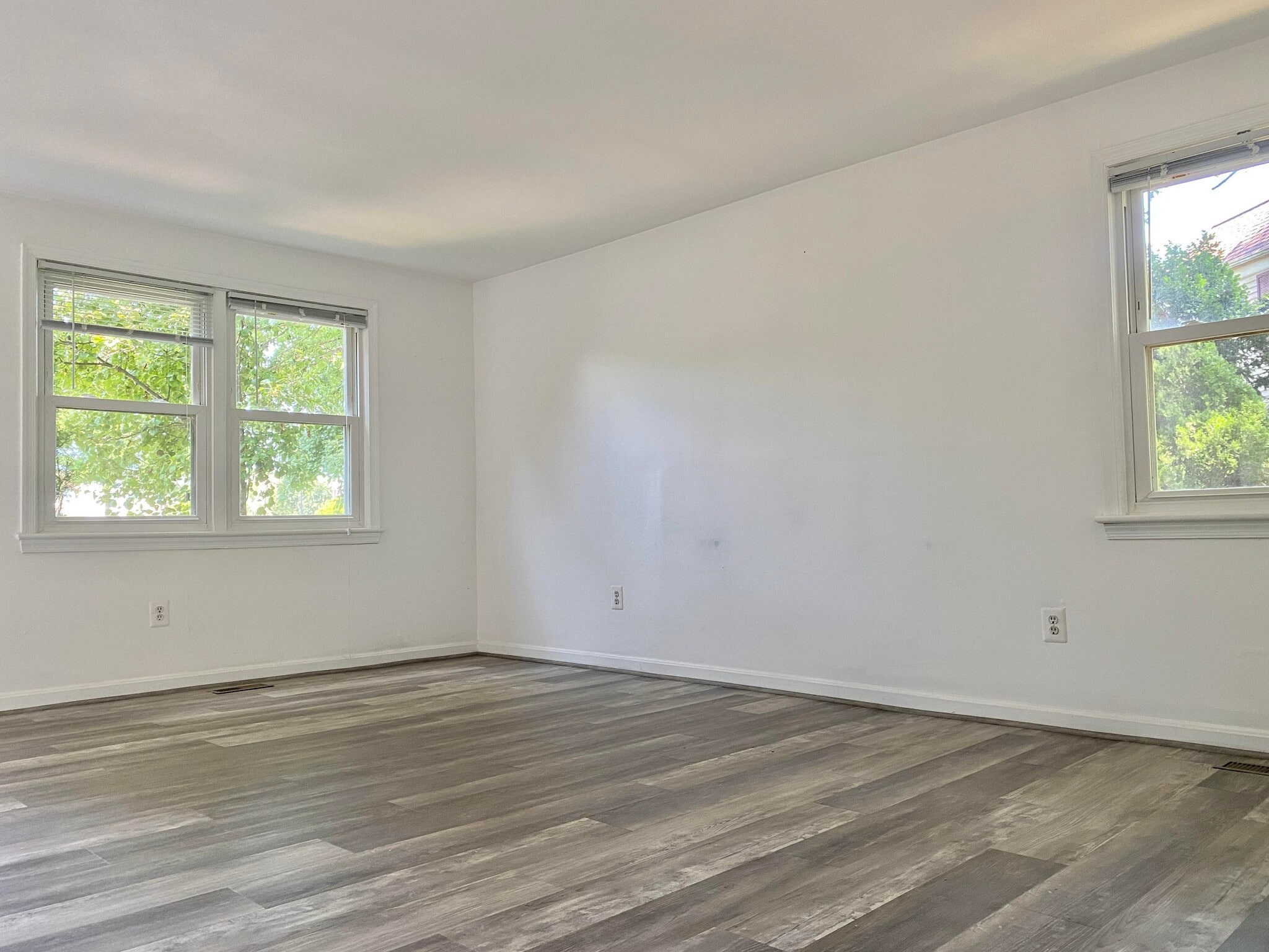 Building Photo - 7351 Crestleigh Cir