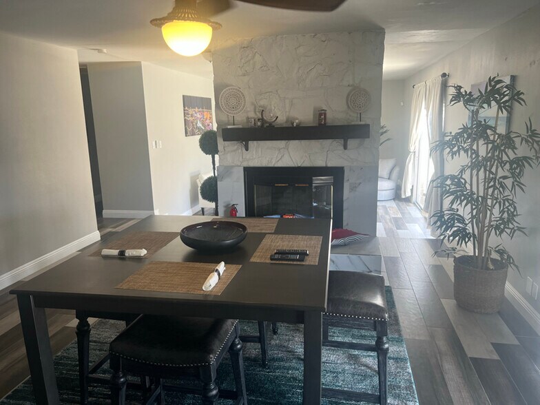 Building Photo - 1709 Ivanhoe Way