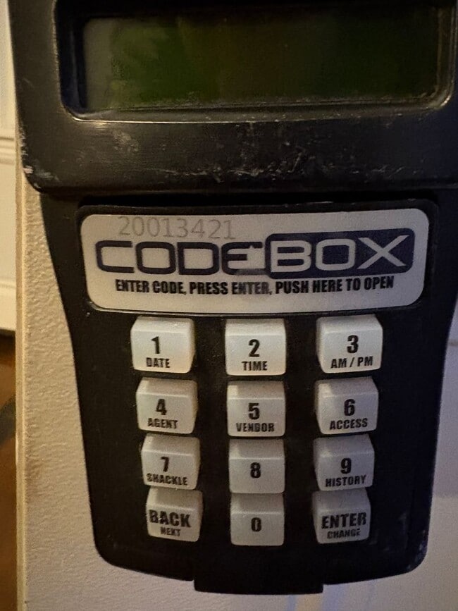 Building Photo - 11 Clark St