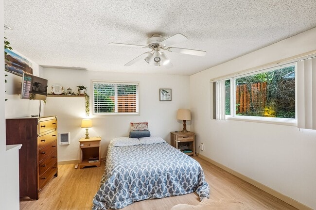 Building Photo - 3 Bedroom, 2 Bath House Near Portland Community College on Quiet Dead-end Street