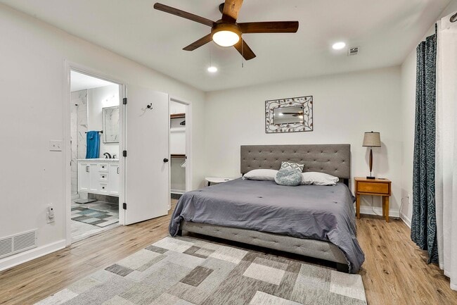 Building Photo - Charming 3 Bed / 2 Bath Furnished Ranch in One of Peachtree City's Most Scenic Settings