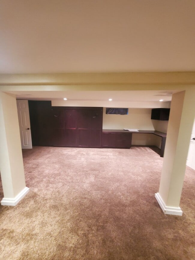 Building Photo - Classic 4 Bedroom Tudor in Desirable Maple...