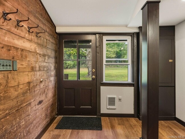 Building Photo - 5 Riverby Ln