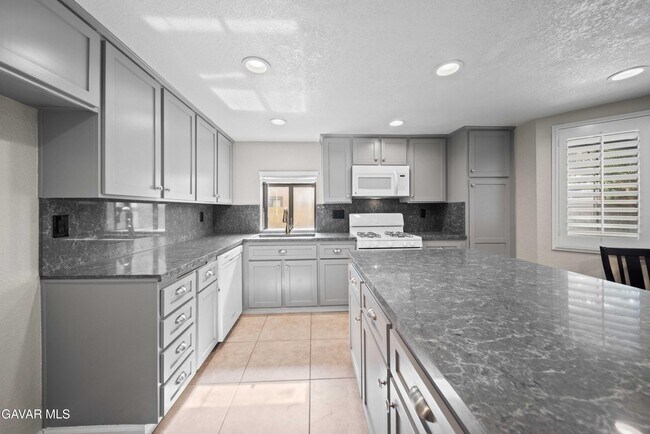 Building Photo - 43007 Pearlwood Dr