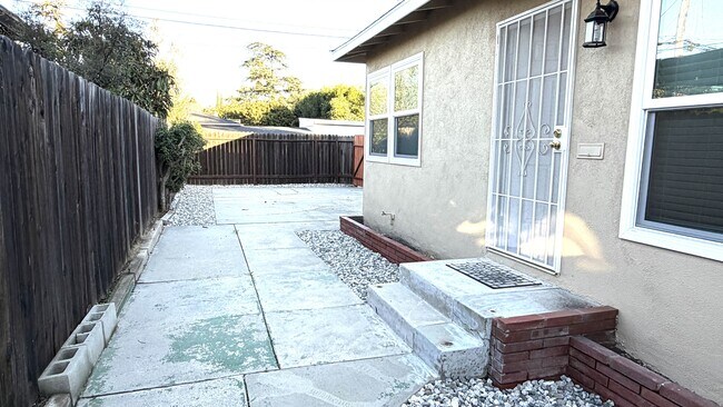 Building Photo - 3590 Cedar Ave