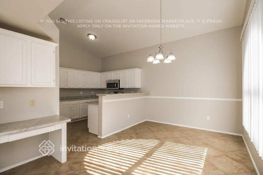 Building Photo - 4645 E Towne Ln