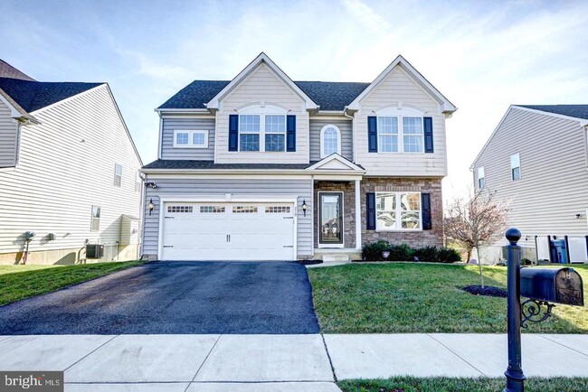 Building Photo - 210 Parker Dr