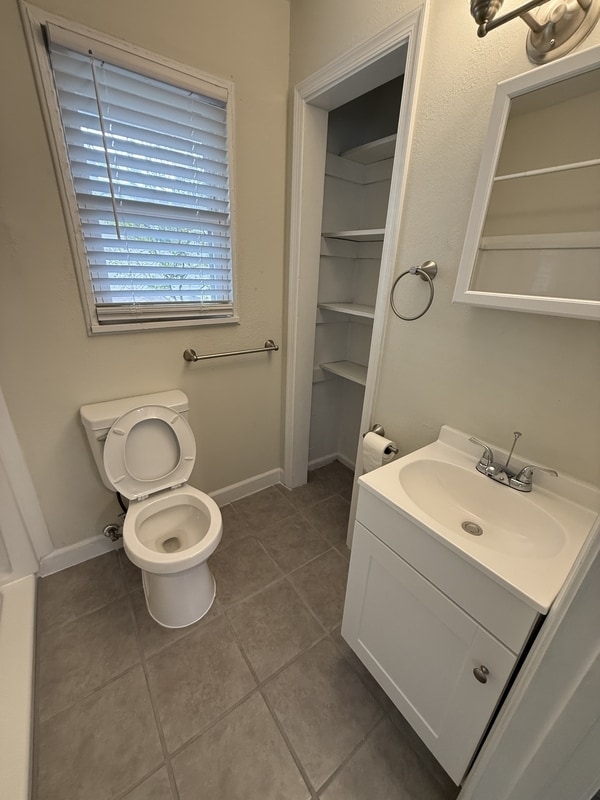 Building Photo - 1223 Redgate Ave