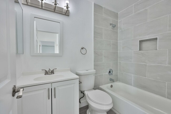 Building Photo - 2 Bedroom apartment in North Park