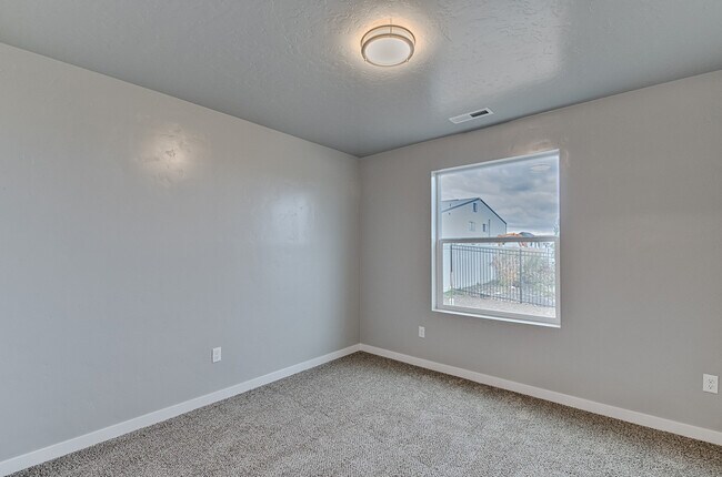 Building Photo - Newer home in Meridian  2100Sqft, Goldengrove Sub., Room for all of your Toys