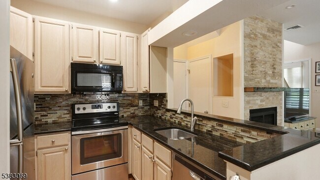 Building Photo - 19 Quail Brook Ct