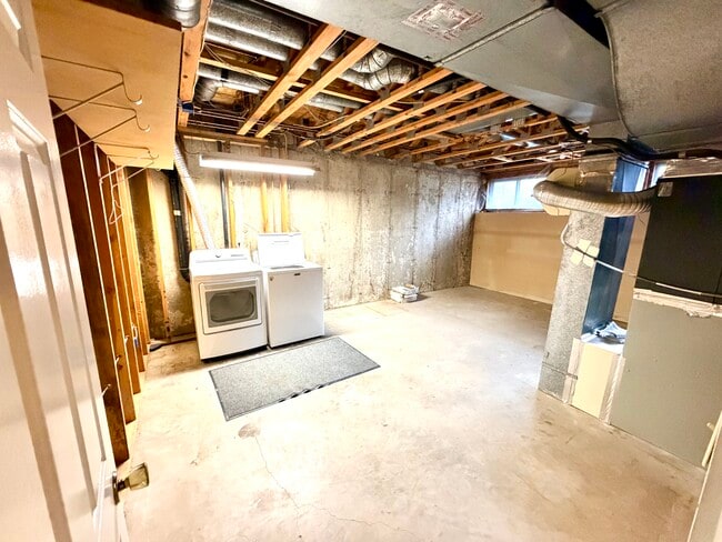 Building Photo - 40 Crossroads Ln