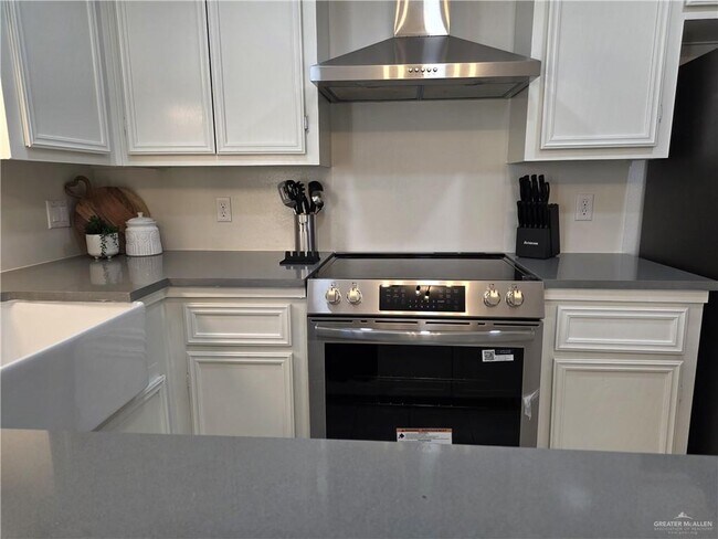 Building Photo - 15 Ashley Pl