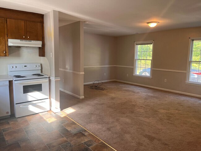 Building Photo - Spacious two bedroom in Altavista! Close t...