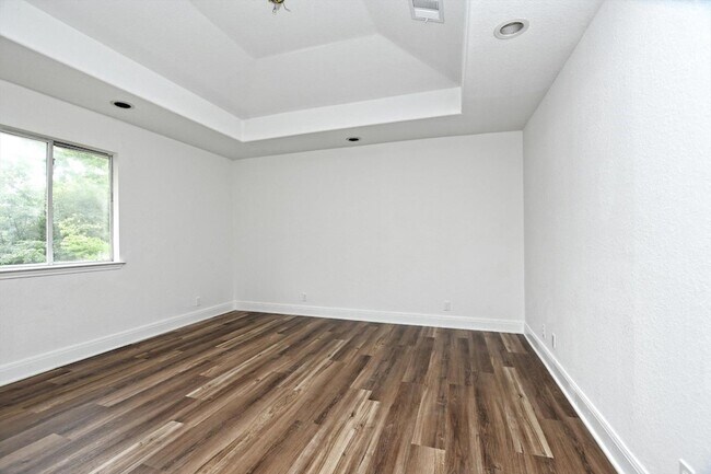 Building Photo - 17607 Klamath Falls Dr