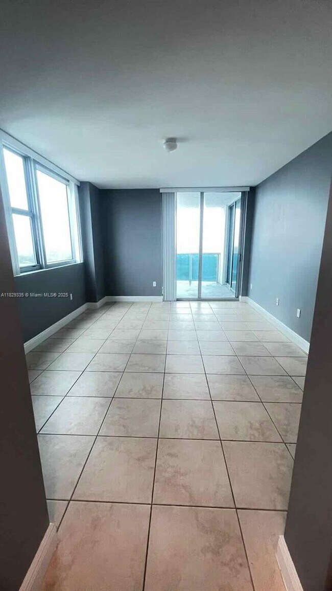 Building Photo - 2641 N Flamingo Rd