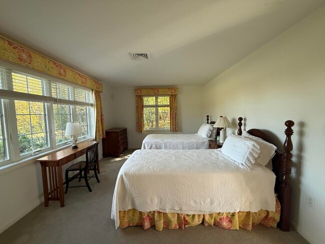 Building Photo - 69 Putney Hill Rd