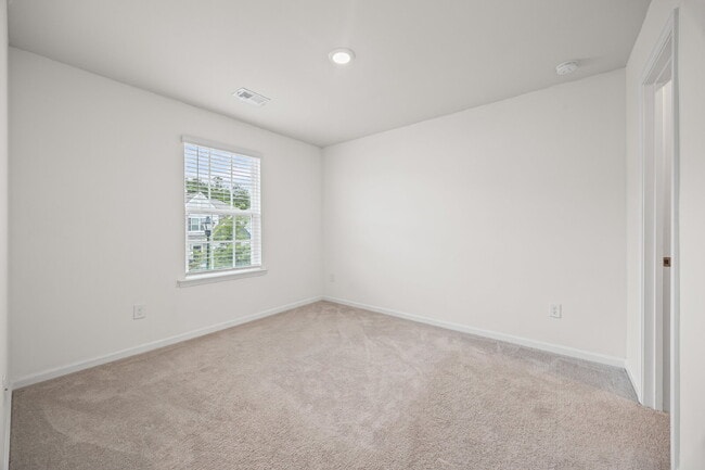 Building Photo - "Spacious 4-Bedroom Home Located In Desirable Walnut Creek Development"