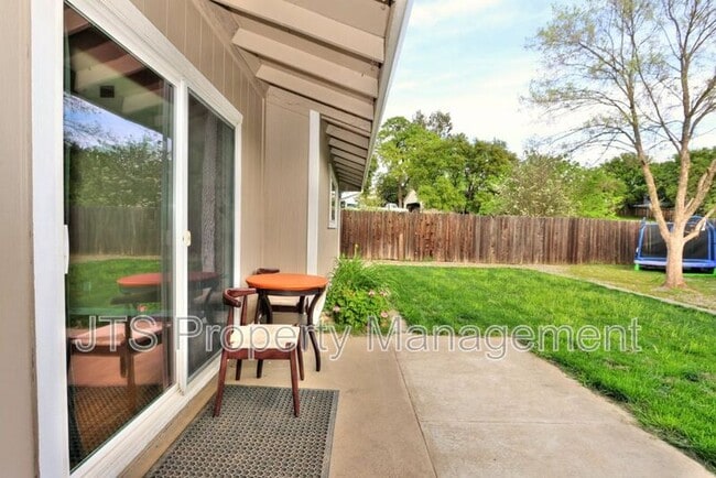 Building Photo - 8856 N Winding Way