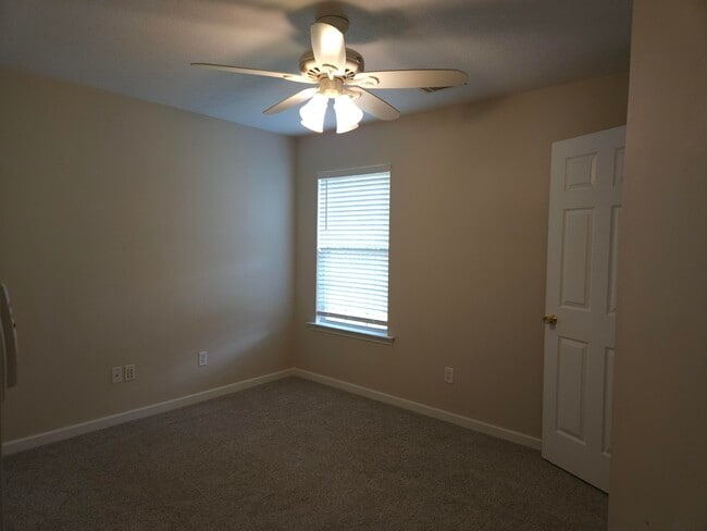 Building Photo - 219 Rainbow Falls