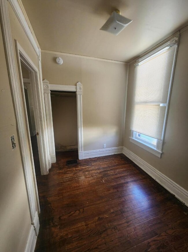 Building Photo - 2022 Castelar St