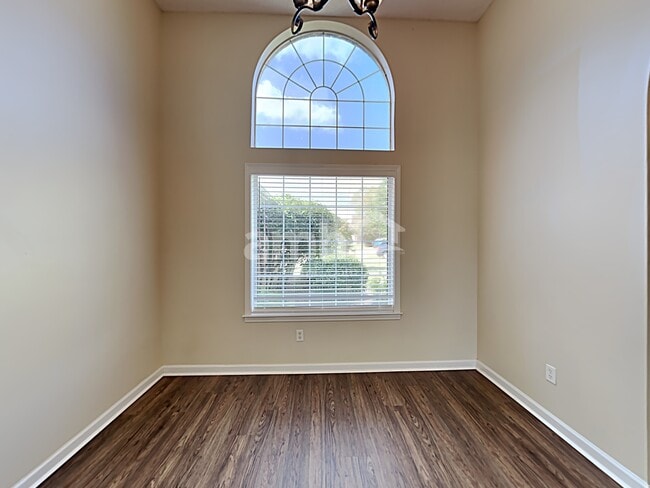 Building Photo - 3178 Stonehenge Drive