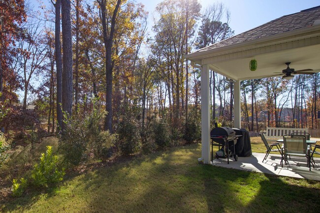 Building Photo - Centric and spacious home! No stairs!