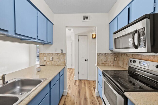 Building Photo - 1705 Crossing Pl