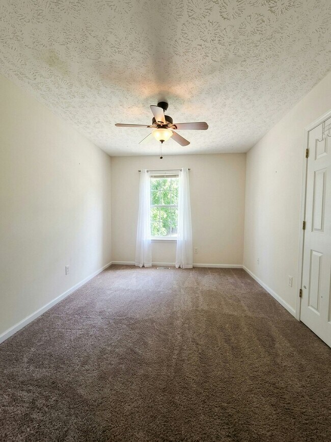 Building Photo - 3920 E Meadow Dr
