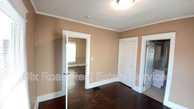 Building Photo - 2107 Queen Ave