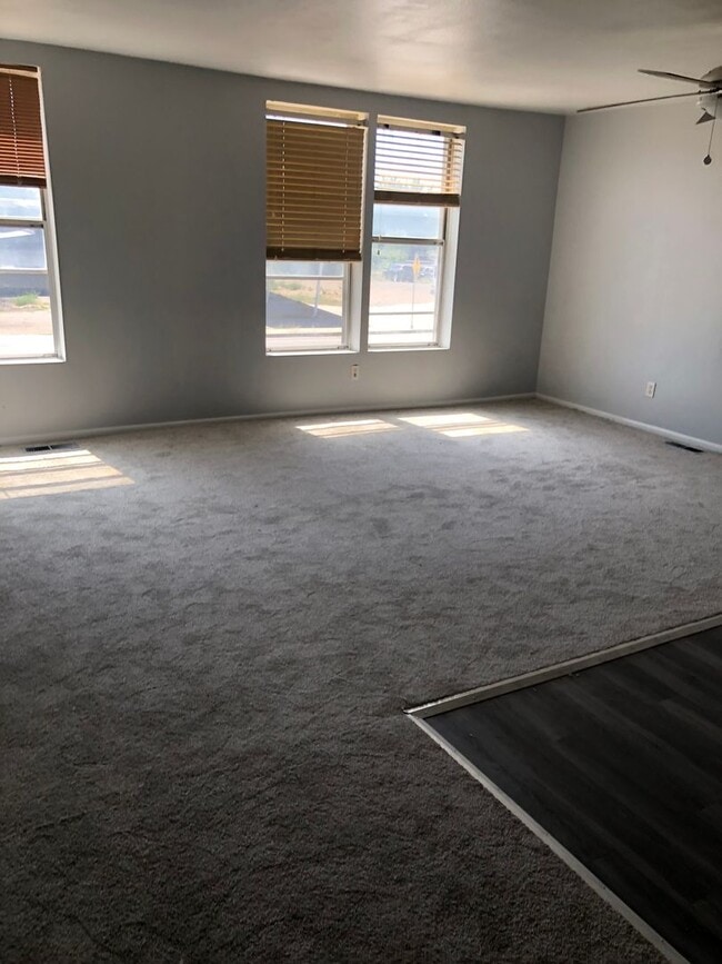 Building Photo - MM-36 W Main