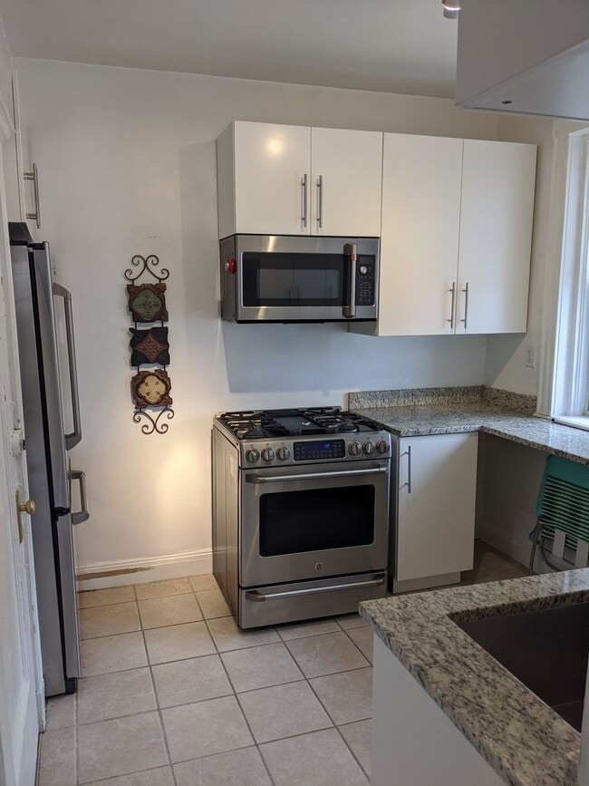 Building Photo - Jamaica Plain top floor 2 bedroom for September 1