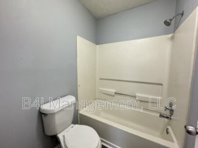 Building Photo - 2039 Marbut Trce