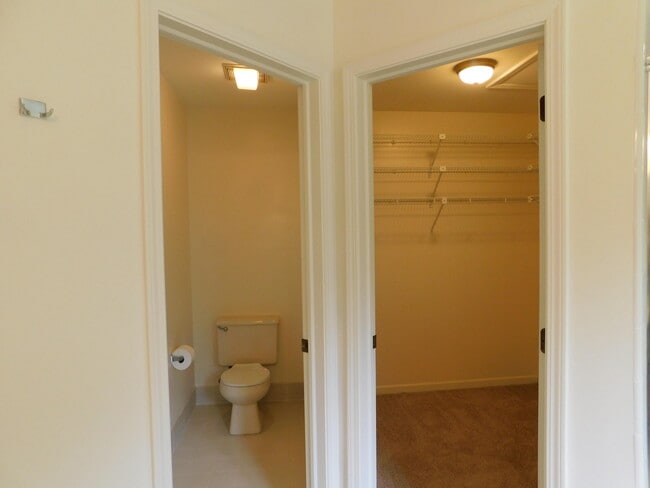 Building Photo - 490 Liberty Pointe Dr