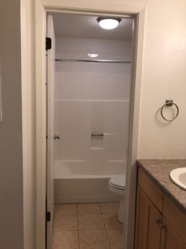 Building Photo - 767 Meadows Dr