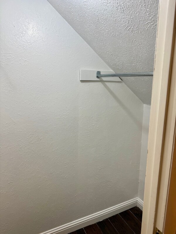 Building Photo - 1616 Spring Valley Dr