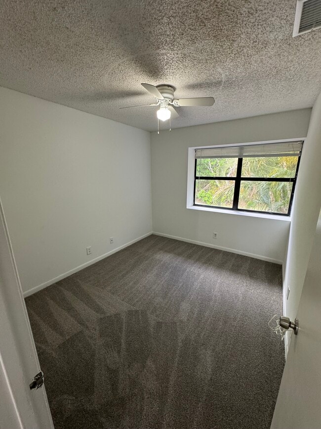 Building Photo - 3733 Carambola Cir N